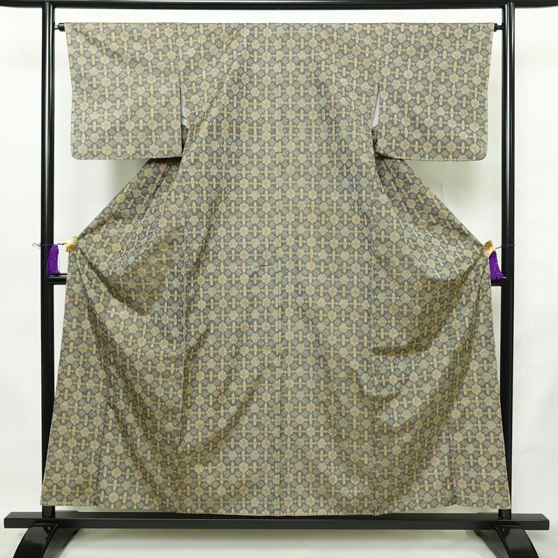 紬 正絹 幾何学柄・抽象柄 袷仕立て 身丈157cm 裄丈64.5cm リサイクル着物 着物 モダン 多色使い_画像1