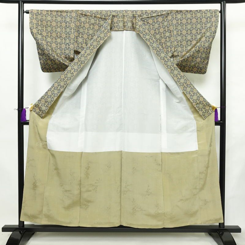 紬 正絹 幾何学柄・抽象柄 袷仕立て 身丈157cm 裄丈64.5cm リサイクル着物 着物 モダン 多色使い_画像3