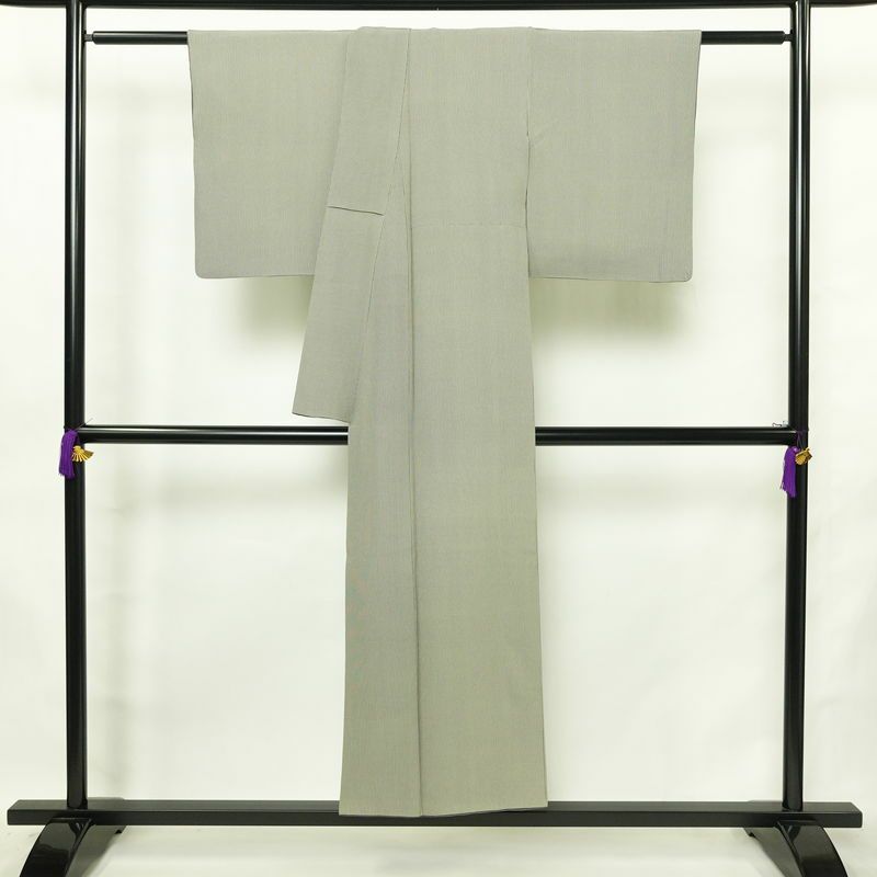 小紋 良品 落款入り 小紋師 良和 江戸小紋 万筋 縮緬 正絹 縞柄・線柄 袷仕立て 身丈149cm 裄丈64.5cm リサイクル着物 着物 シンプル 緑・うぐいす色_画像2