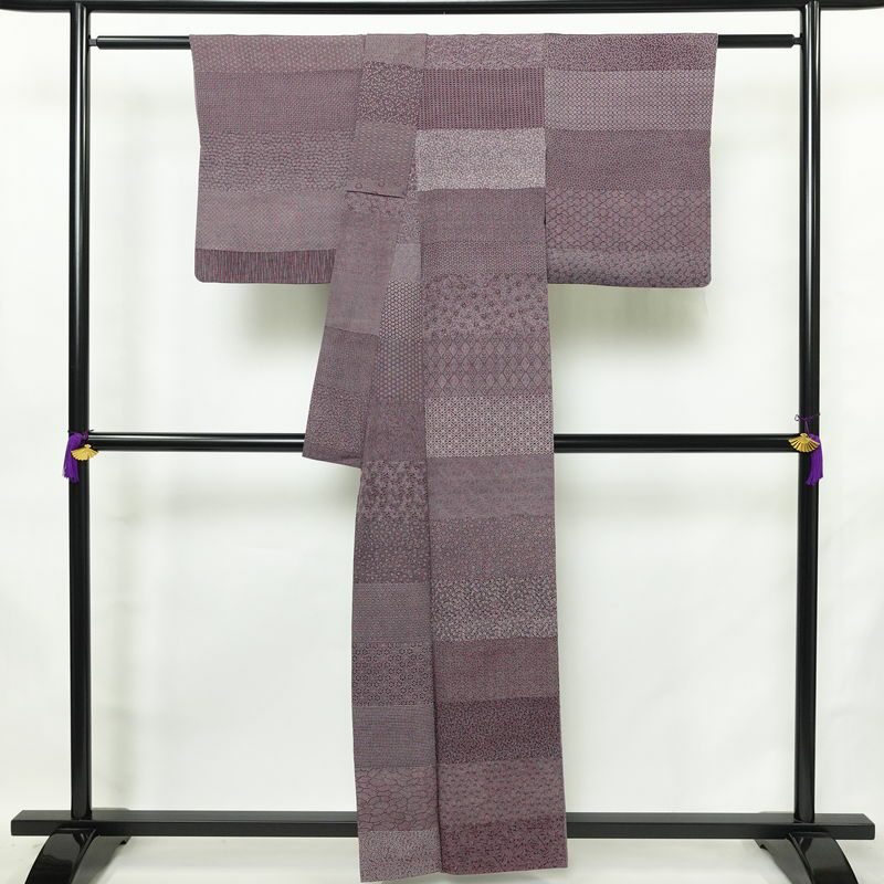 小紋 良品 伝統工芸士 廣瀬雄望 正絹 古典柄 袷仕立て 身丈158.5cm 裄丈64cm リサイクル着物 着物 紫・藤色_画像2