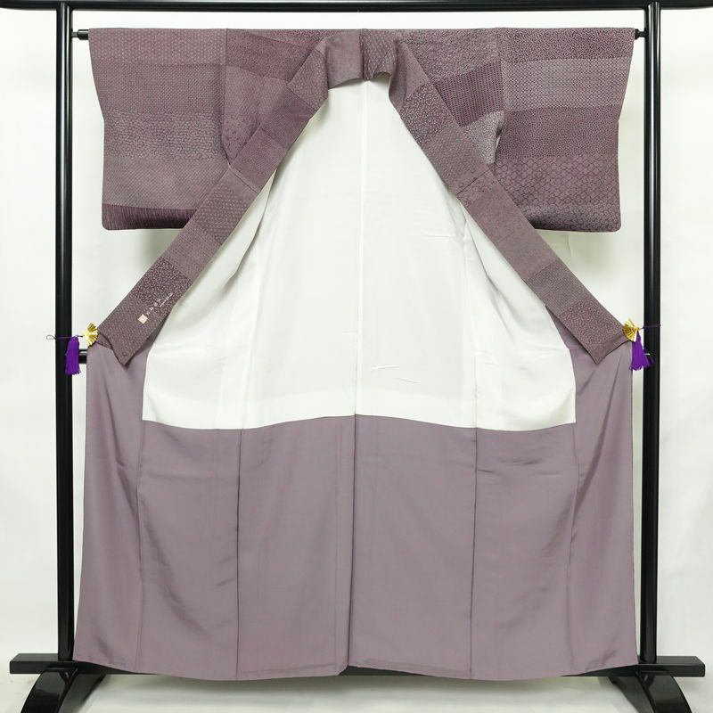 小紋 良品 伝統工芸士 廣瀬雄望 正絹 古典柄 袷仕立て 身丈158.5cm 裄丈64cm リサイクル着物 着物 紫・藤色_画像3