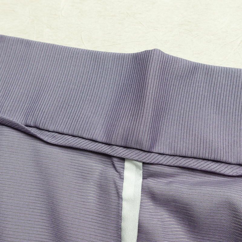 盛夏 色無地 美品 しつけ糸付き 夏用 一つ紋付き バチ衿仕立て ポリエステル 単衣仕立て 身丈157cm 裄丈65cm リサイクル着物 着物 お茶会 フォーマル 紫・藤色_画像18