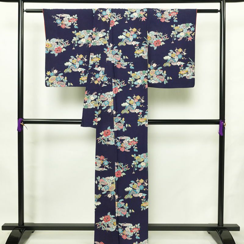 小紋 縮緬 正絹 花柄 袷仕立て 身丈161.5cm 裄丈67.5cm リサイクル着物 着物 青・紺_画像2