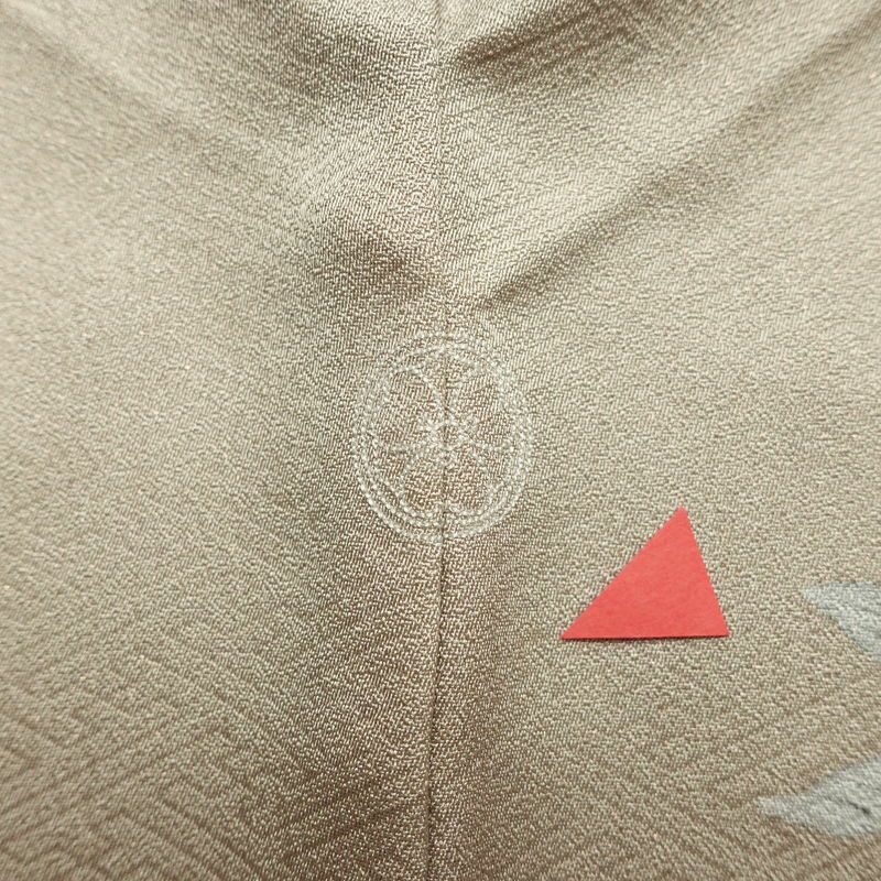 訪問着 金駒刺繍 一つ紋付き 正絹 古典柄 袷仕立て 身丈160cm 裄丈62.5cm リサイクル着物 着物 刺繍 箔 入学式 卒業式 七五三 お宮参り フォーマル グレージュ グレー_画像12