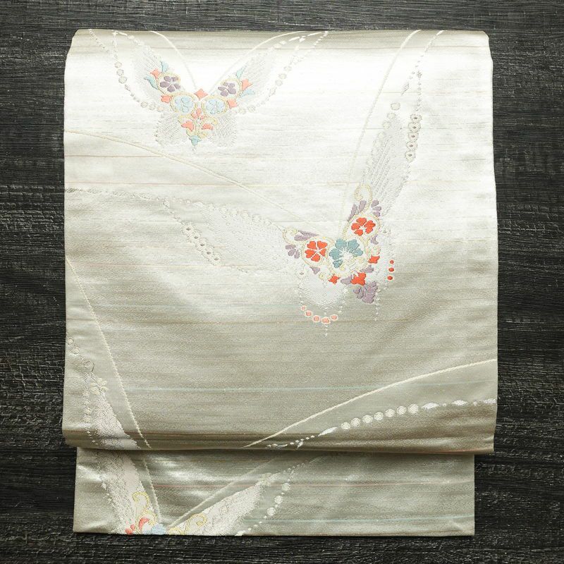 名古屋帯 六通柄 良品 正絹 蝶・昆虫柄 名古屋仕立て なごや帯 リサイクル帯 帯 箔 銀糸 金・銀_画像1