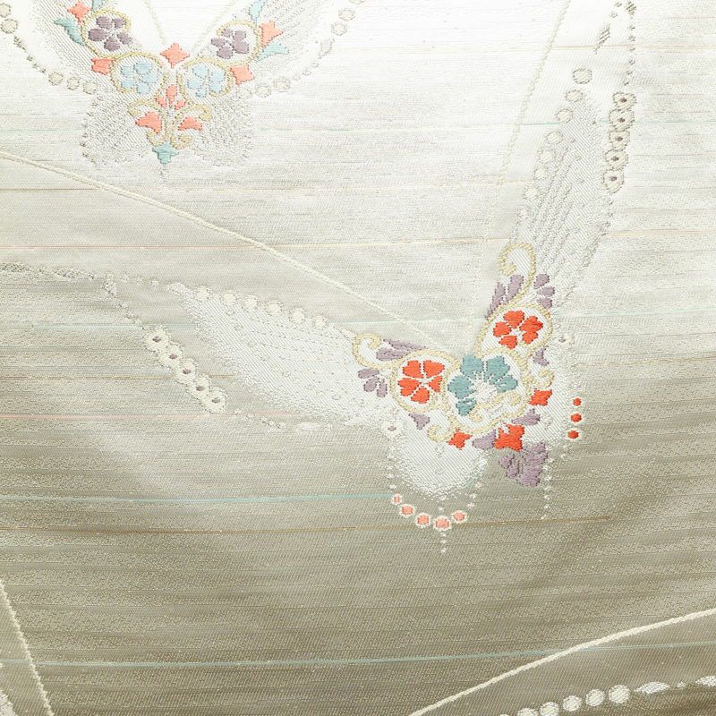 名古屋帯 六通柄 良品 正絹 蝶・昆虫柄 名古屋仕立て なごや帯 リサイクル帯 帯 箔 銀糸 金・銀_画像2