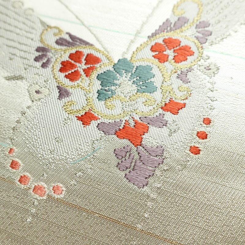 名古屋帯 六通柄 良品 正絹 蝶・昆虫柄 名古屋仕立て なごや帯 リサイクル帯 帯 箔 銀糸 金・銀_画像5