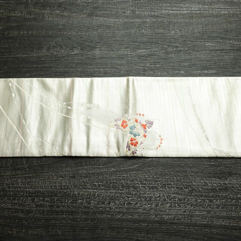 名古屋帯 六通柄 良品 正絹 蝶・昆虫柄 名古屋仕立て なごや帯 リサイクル帯 帯 箔 銀糸 金・銀_画像14