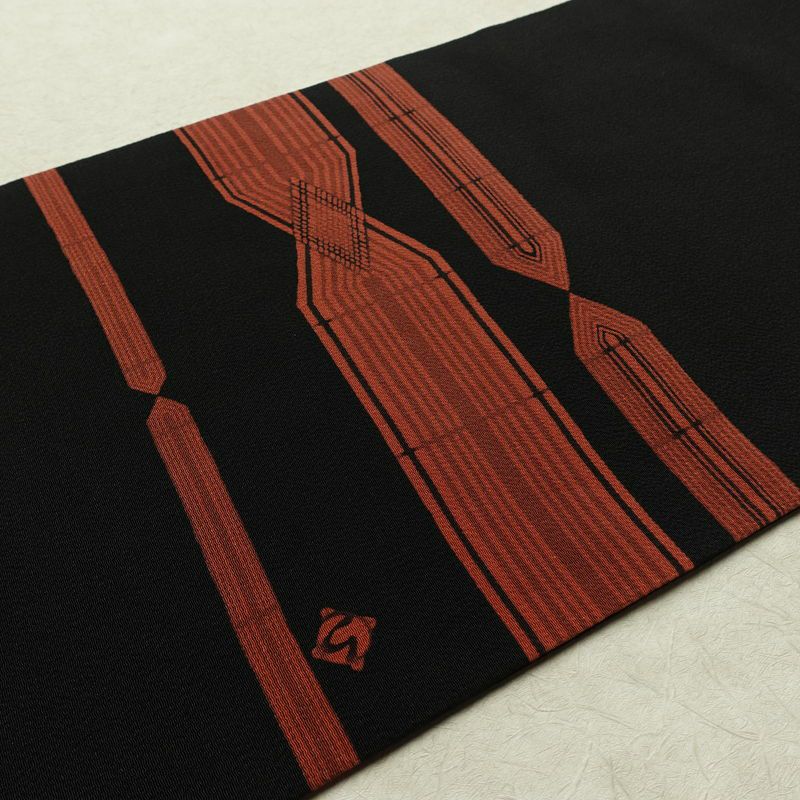 名古屋帯 草木手染 太鼓柄 美品 縮緬 正絹 幾何学柄・抽象柄 名古屋仕立て なごや帯 リサイクル帯 帯 モダン 黒_画像12