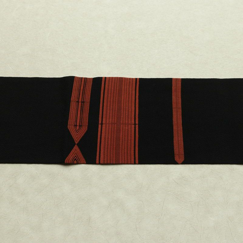 名古屋帯 草木手染 太鼓柄 美品 縮緬 正絹 幾何学柄・抽象柄 名古屋仕立て なごや帯 リサイクル帯 帯 モダン 黒_画像15