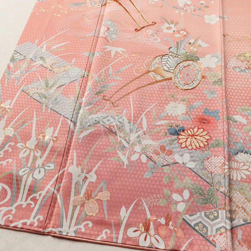 訪問着 美品 綸子 伊達衿付き 金駒刺繍 正絹 古典柄 袷仕立て 身丈159cm 裄丈66cm リサイクル着物 着物 入学式 卒業式 七五三 お宮参り フォーマル 四季花 紅葉 菖蒲 菊 桜 ピンク_画像4