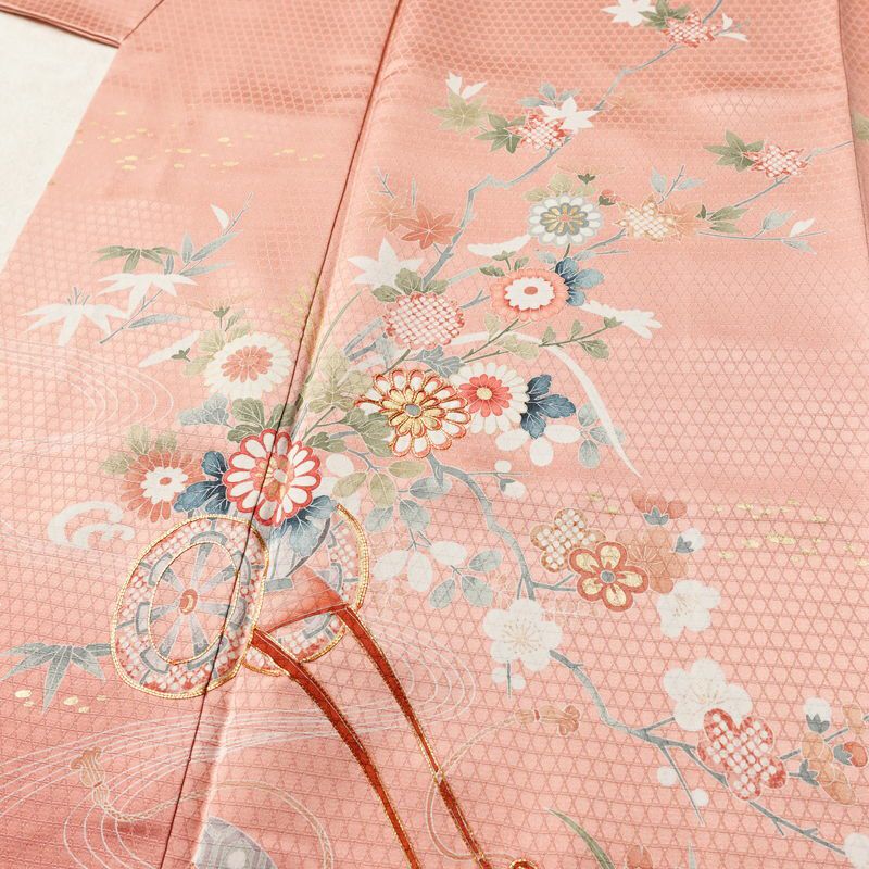 訪問着 美品 綸子 伊達衿付き 金駒刺繍 正絹 古典柄 袷仕立て 身丈159cm 裄丈66cm リサイクル着物 着物 入学式 卒業式 七五三 お宮参り フォーマル 四季花 紅葉 菖蒲 菊 桜 ピンク_画像5