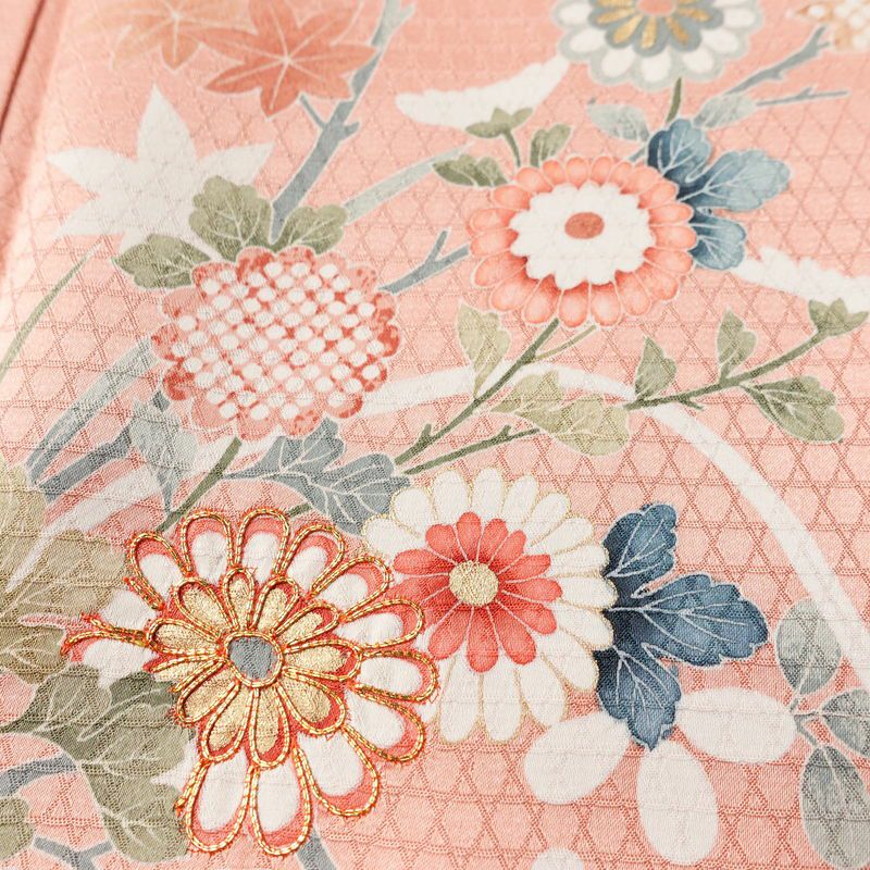 訪問着 美品 綸子 伊達衿付き 金駒刺繍 正絹 古典柄 袷仕立て 身丈159cm 裄丈66cm リサイクル着物 着物 入学式 卒業式 七五三 お宮参り フォーマル 四季花 紅葉 菖蒲 菊 桜 ピンク_画像9