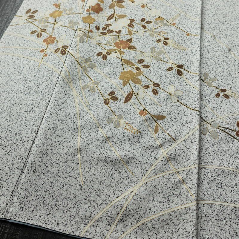 訪問着 正絹 木の葉・植物柄 袷仕立て 身丈157cm 裄丈62.5cm リサイクル着物 着物 箔 金彩 入学式 卒業式 七五三 お宮参り フォーマル グレー_画像4