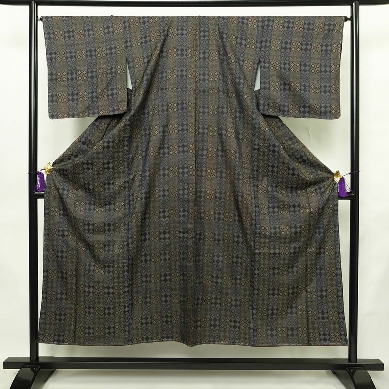 紬 しつけ糸付き 正絹 縞柄・線柄 袷仕立て 身丈150cm 裄丈66cm リサイクル着物 着物 モダン 多色使い_画像1