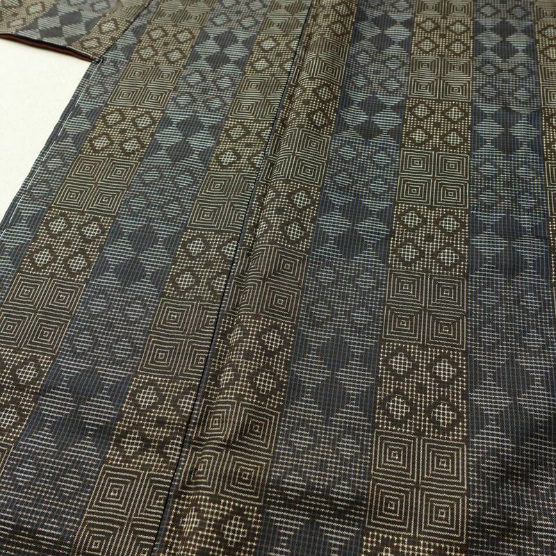 紬 しつけ糸付き 正絹 縞柄・線柄 袷仕立て 身丈150cm 裄丈66cm リサイクル着物 着物 モダン 多色使い_画像5