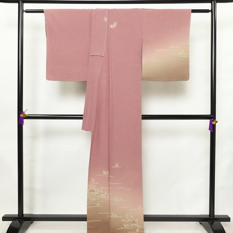 訪問着 美品 しつけ糸付き 縮緬 正絹 風景柄 袷仕立て 身丈166.5cm 裄丈68.5cm リサイクル着物 着物 入学式 卒業式 七五三 お宮参り フォーマル ピンク_画像2