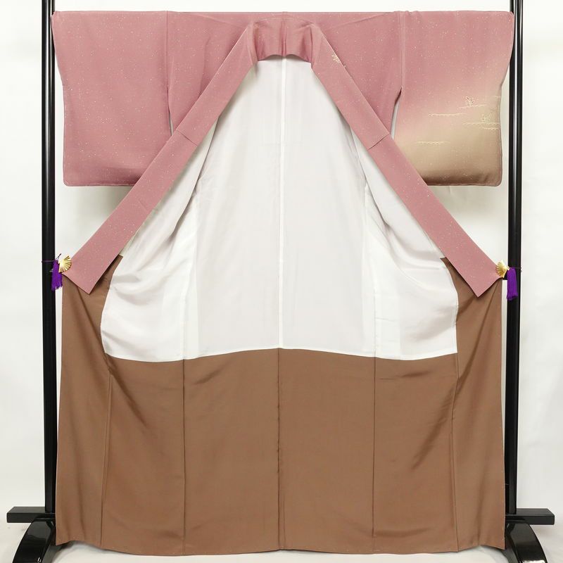 訪問着 美品 しつけ糸付き 縮緬 正絹 風景柄 袷仕立て 身丈166.5cm 裄丈68.5cm リサイクル着物 着物 入学式 卒業式 七五三 お宮参り フォーマル ピンク_画像3