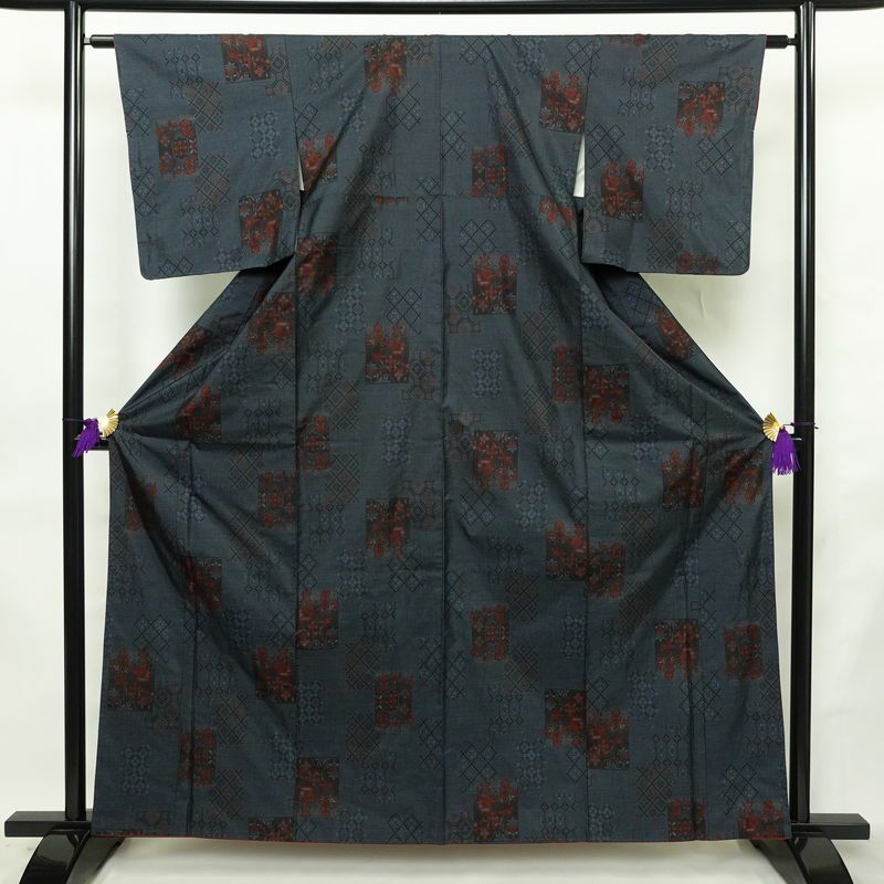 大島紬 証紙あり 正絹 幾何学柄・抽象柄 袷仕立て 身丈161.5cm 裄丈61.5cm リサイクル着物 一部しつけ糸付き 着物 青・紺_画像1