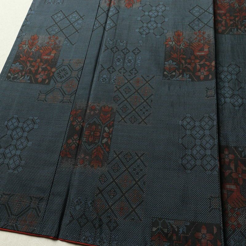 大島紬 証紙あり 正絹 幾何学柄・抽象柄 袷仕立て 身丈161.5cm 裄丈61.5cm リサイクル着物 一部しつけ糸付き 着物 青・紺_画像4