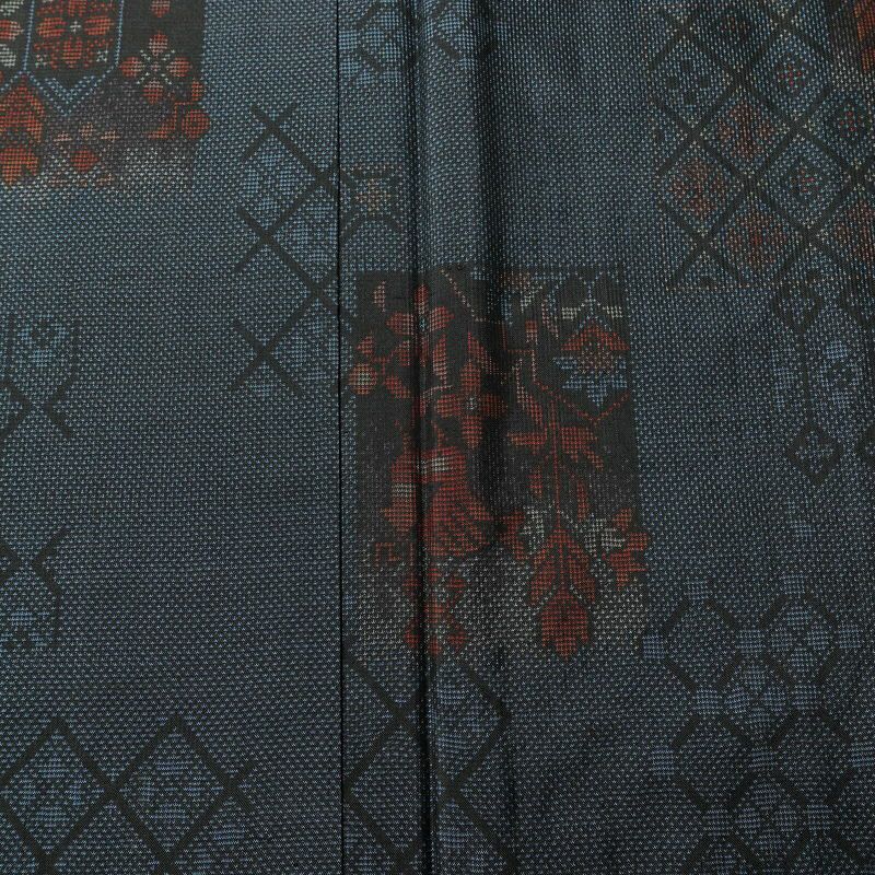 大島紬 証紙あり 正絹 幾何学柄・抽象柄 袷仕立て 身丈161.5cm 裄丈61.5cm リサイクル着物 一部しつけ糸付き 着物 青・紺_画像6