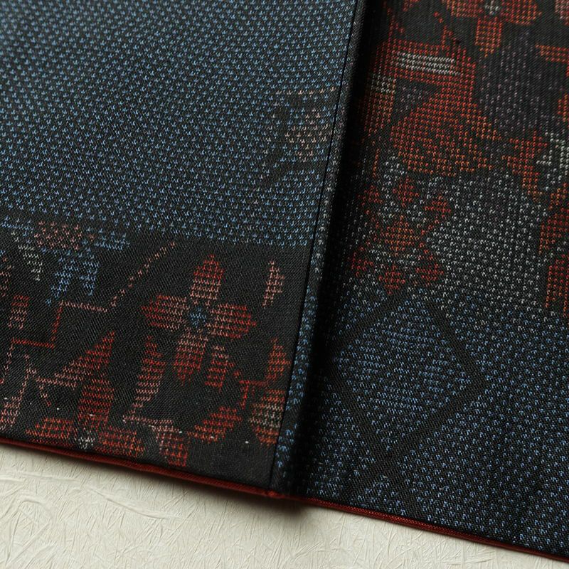 大島紬 証紙あり 正絹 幾何学柄・抽象柄 袷仕立て 身丈161.5cm 裄丈61.5cm リサイクル着物 一部しつけ糸付き 着物 青・紺_画像11