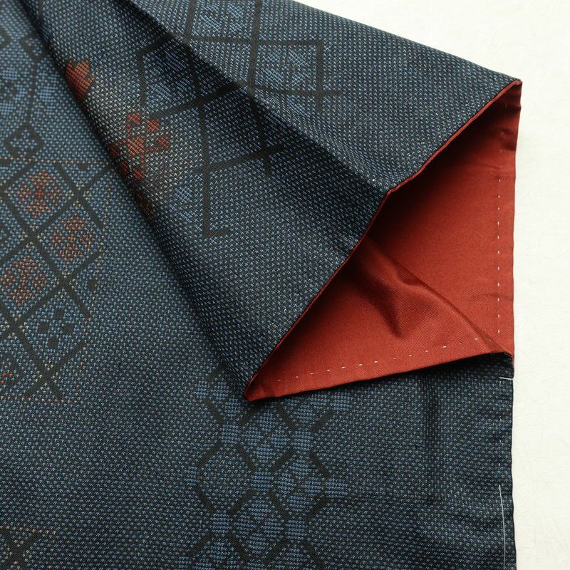 大島紬 証紙あり 正絹 幾何学柄・抽象柄 袷仕立て 身丈161.5cm 裄丈61.5cm リサイクル着物 一部しつけ糸付き 着物 青・紺_画像13