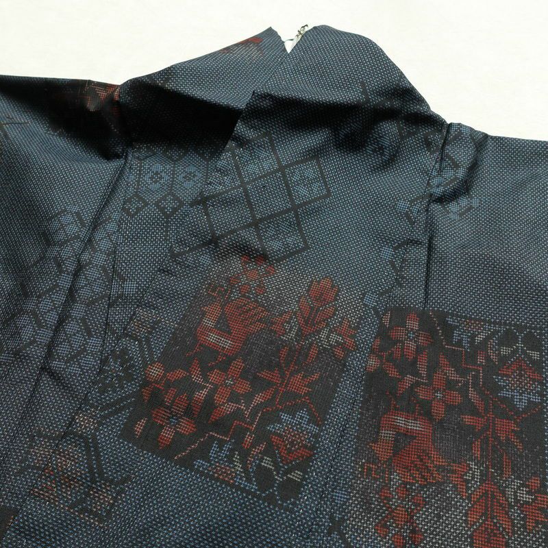 大島紬 証紙あり 正絹 幾何学柄・抽象柄 袷仕立て 身丈161.5cm 裄丈61.5cm リサイクル着物 一部しつけ糸付き 着物 青・紺_画像15