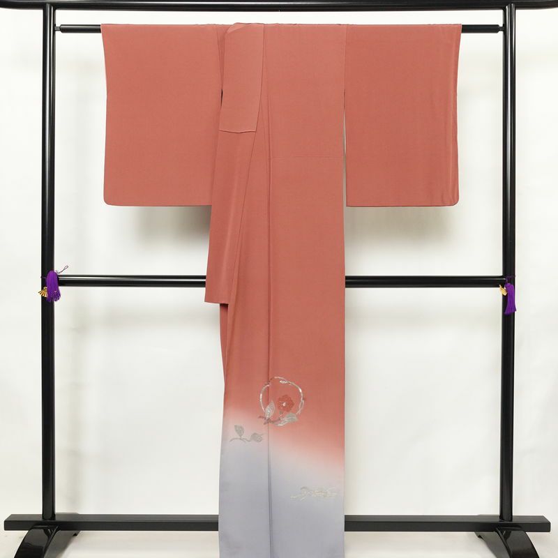 付け下げ 縮緬 一つ紋付き 正絹 花柄 袷仕立て 身丈161.5cm 裄丈68cm リサイクル着物 着物 刺繍 入学式 七五三 お宮参り フォーマル シンプル 上品 ピンク_画像2