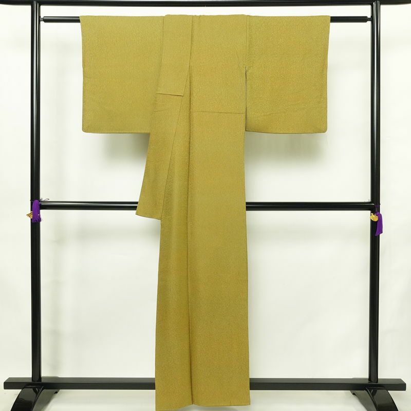 色無地 一つ紋付き 正絹 幾何学柄・抽象柄 袷仕立て 身丈158cm 裄丈65.5cm リサイクル着物 着物 ぼかし お茶会 フォーマル 黄・黄土色_画像2