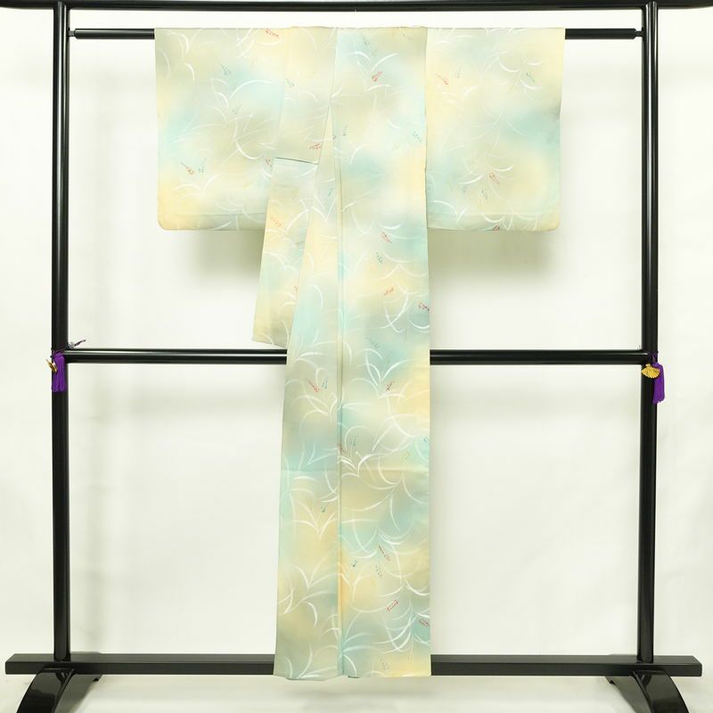 単衣 小紋 一つ紋付き 正絹 木の葉・植物柄 単衣仕立て 身丈153cm 裄丈62cm リサイクル着物 着物 多色使い_画像2