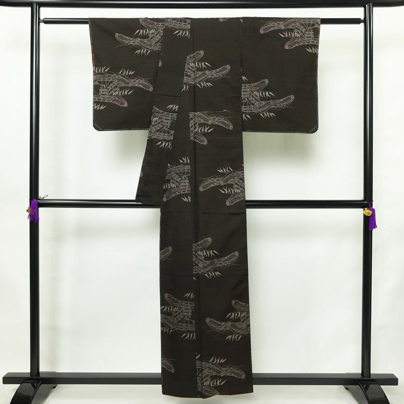 紬 しつけ糸付き 正絹 風景柄 袷仕立て 身丈154.5cm 裄丈62cm リサイクル着物 着物 モダン 茶_画像2