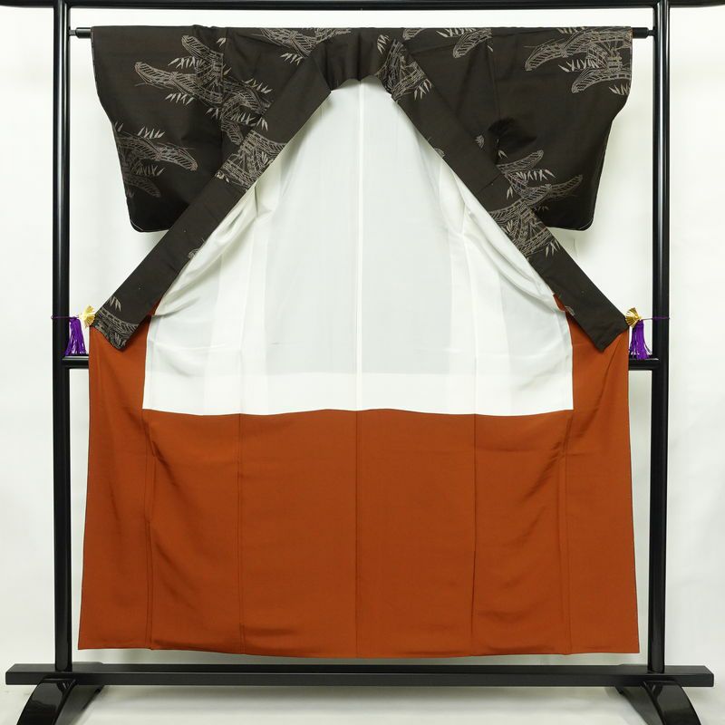 紬 しつけ糸付き 正絹 風景柄 袷仕立て 身丈154.5cm 裄丈62cm リサイクル着物 着物 モダン 茶_画像3