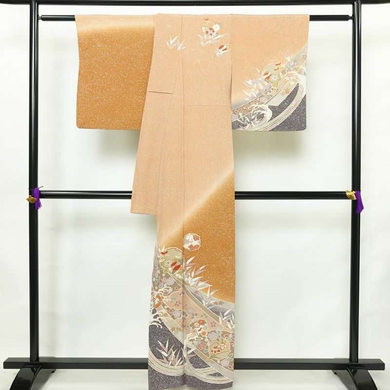 訪問着 良品 縮緬 一つ紋付き 正絹 古典柄 袷仕立て 身丈159cm 裄丈64cm リサイクル着物 着物 箔 金彩 入学式 卒業式 七五三 お宮参り フォーマル 菊 萩 茶_画像2