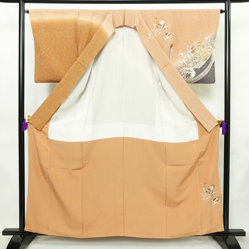 訪問着 良品 縮緬 一つ紋付き 正絹 古典柄 袷仕立て 身丈159cm 裄丈64cm リサイクル着物 着物 箔 金彩 入学式 卒業式 七五三 お宮参り フォーマル 菊 萩 茶_画像3