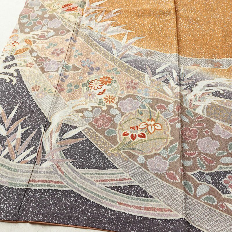 訪問着 良品 縮緬 一つ紋付き 正絹 古典柄 袷仕立て 身丈159cm 裄丈64cm リサイクル着物 着物 箔 金彩 入学式 卒業式 七五三 お宮参り フォーマル 菊 萩 茶_画像4