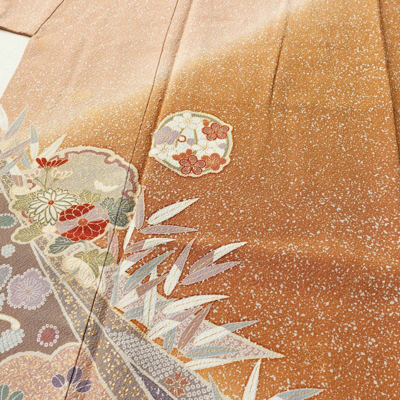 訪問着 良品 縮緬 一つ紋付き 正絹 古典柄 袷仕立て 身丈159cm 裄丈64cm リサイクル着物 着物 箔 金彩 入学式 卒業式 七五三 お宮参り フォーマル 菊 萩 茶_画像5