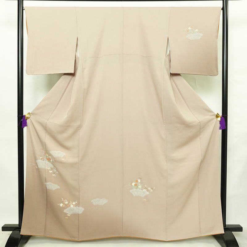 付け下げ 金駒刺繍 正絹 木の葉・植物柄 袷仕立て 身丈163cm 裄丈66cm リサイクル着物 着物 箔 金彩 入学式 卒業式 七五三 お宮参り フォーマル シンプル 上品 ベージュ_画像1