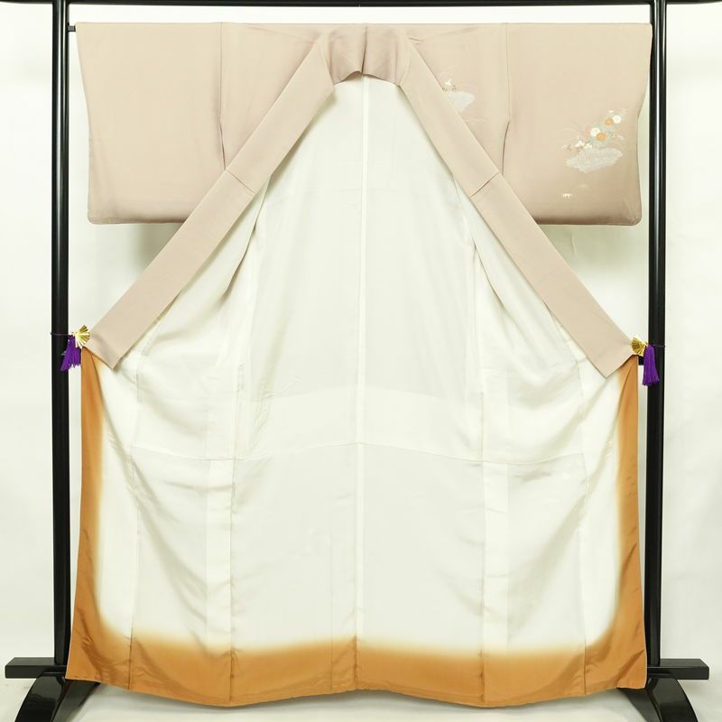 付け下げ 金駒刺繍 正絹 木の葉・植物柄 袷仕立て 身丈163cm 裄丈66cm リサイクル着物 着物 箔 金彩 入学式 卒業式 七五三 お宮参り フォーマル シンプル 上品 ベージュ_画像3