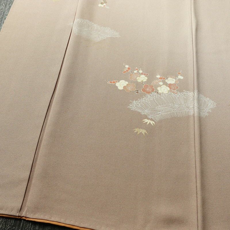 付け下げ 金駒刺繍 正絹 木の葉・植物柄 袷仕立て 身丈163cm 裄丈66cm リサイクル着物 着物 箔 金彩 入学式 卒業式 七五三 お宮参り フォーマル シンプル 上品 ベージュ_画像4