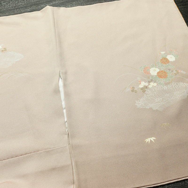 付け下げ 金駒刺繍 正絹 木の葉・植物柄 袷仕立て 身丈163cm 裄丈66cm リサイクル着物 着物 箔 金彩 入学式 卒業式 七五三 お宮参り フォーマル シンプル 上品 ベージュ_画像14