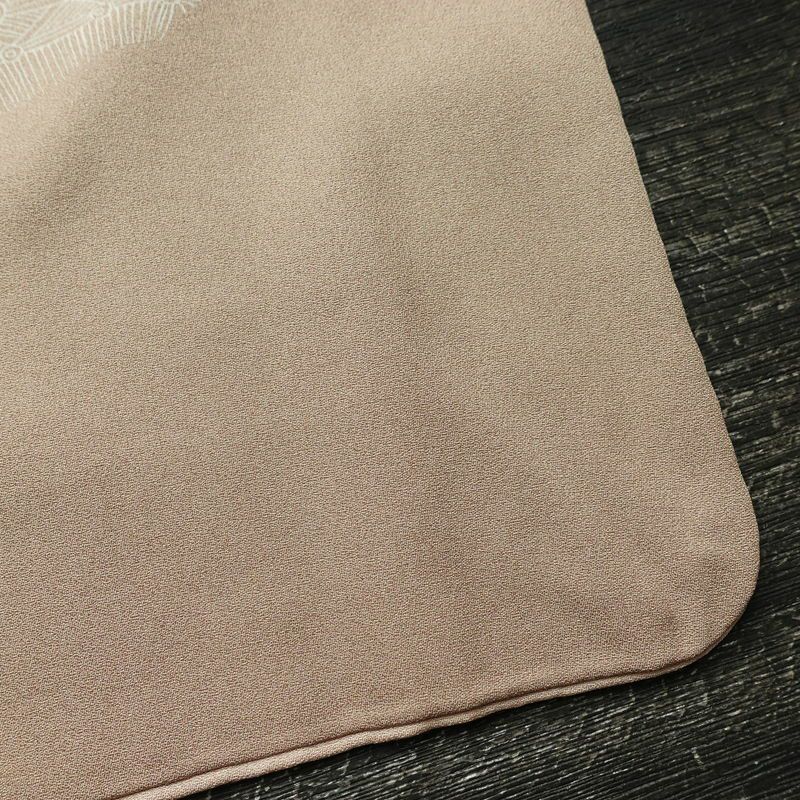 付け下げ 金駒刺繍 正絹 木の葉・植物柄 袷仕立て 身丈163cm 裄丈66cm リサイクル着物 着物 箔 金彩 入学式 卒業式 七五三 お宮参り フォーマル シンプル 上品 ベージュ_画像16