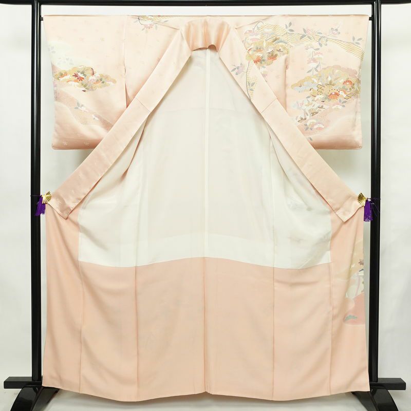 訪問着 美品 金駒刺繍 綸子 正絹 古典柄 袷仕立て 身丈161cm 裄丈65cm リサイクル着物 着物 箔 金彩 入学式 卒業式 結婚式 七五三 お宮参り フォーマル 菊 ピンク_画像3