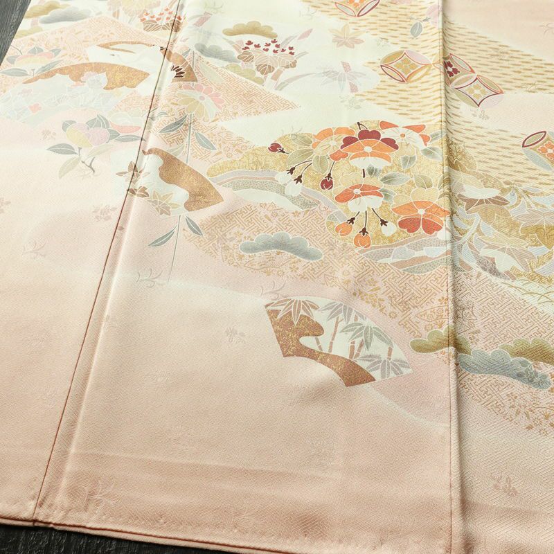 訪問着 美品 金駒刺繍 綸子 正絹 古典柄 袷仕立て 身丈161cm 裄丈65cm リサイクル着物 着物 箔 金彩 入学式 卒業式 結婚式 七五三 お宮参り フォーマル 菊 ピンク_画像4