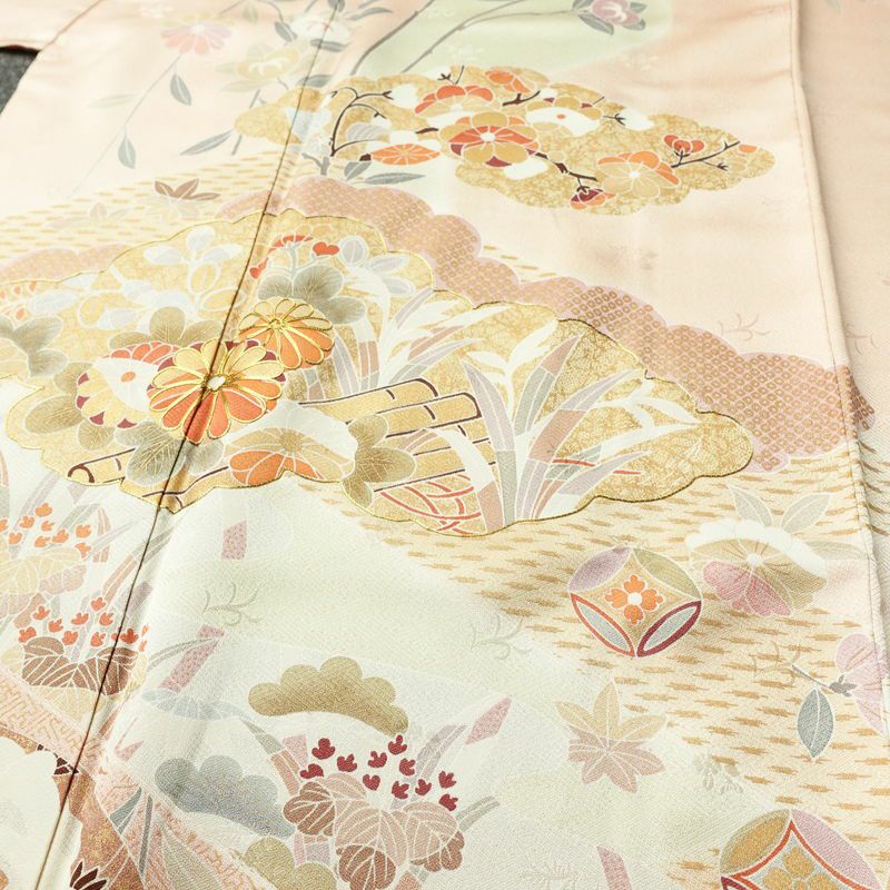 訪問着 美品 金駒刺繍 綸子 正絹 古典柄 袷仕立て 身丈161cm 裄丈65cm リサイクル着物 着物 箔 金彩 入学式 卒業式 結婚式 七五三 お宮参り フォーマル 菊 ピンク_画像5