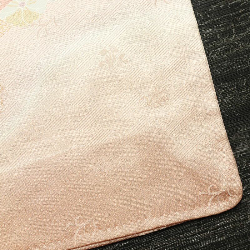 訪問着 美品 金駒刺繍 綸子 正絹 古典柄 袷仕立て 身丈161cm 裄丈65cm リサイクル着物 着物 箔 金彩 入学式 卒業式 結婚式 七五三 お宮参り フォーマル 菊 ピンク_画像16