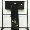 付け下げ 一つ紋付き 正絹 木の葉・植物柄 袷仕立て 身丈166cm 裄丈68.5cm リサイクル着物 着物 箔 金彩 卒業式 フォーマル シンプル 黒_画像2