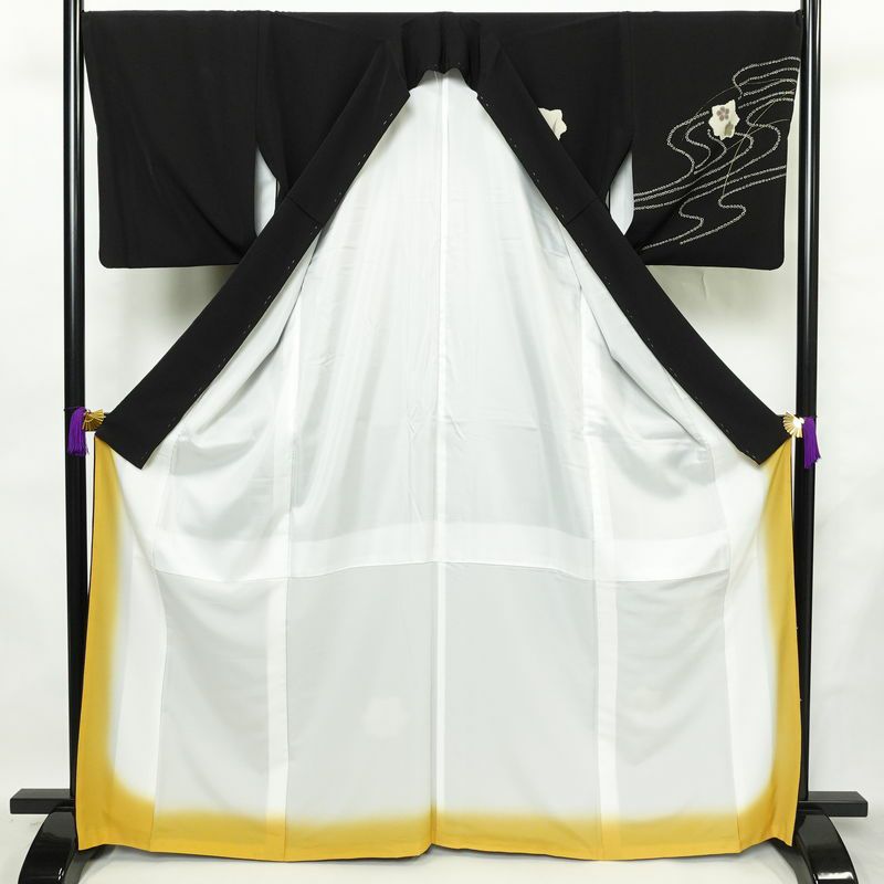 付け下げ 一つ紋付き 正絹 木の葉・植物柄 袷仕立て 身丈166cm 裄丈68.5cm リサイクル着物 着物 箔 金彩 卒業式 フォーマル シンプル 黒_画像3