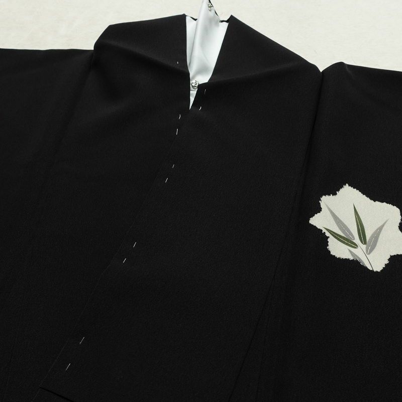 付け下げ 一つ紋付き 正絹 木の葉・植物柄 袷仕立て 身丈166cm 裄丈68.5cm リサイクル着物 着物 箔 金彩 卒業式 フォーマル シンプル 黒_画像17