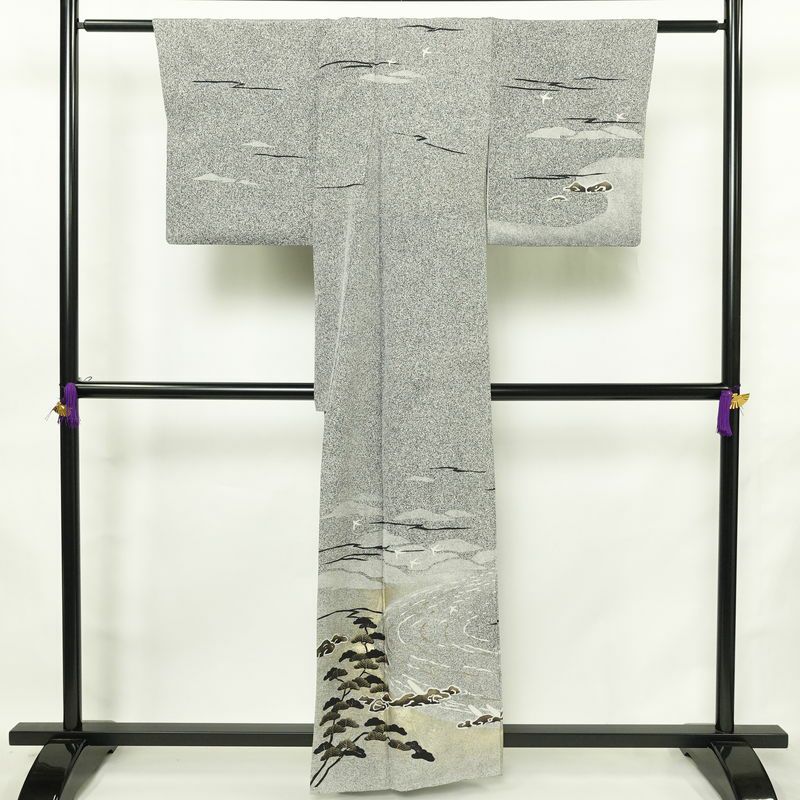 訪問着 美品 落款入り 正絹 風景柄 袷仕立て 身丈159cm 裄丈67cm リサイクル着物 着物 箔 共八掛 銀彩 卒業式 フォーマル グレー_画像2